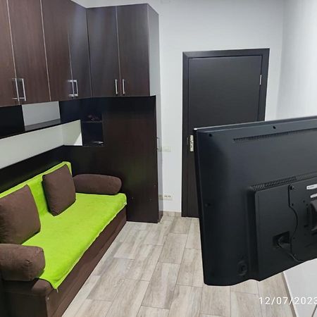 Christie'S 2 Central Apartment Bucarest Esterno foto