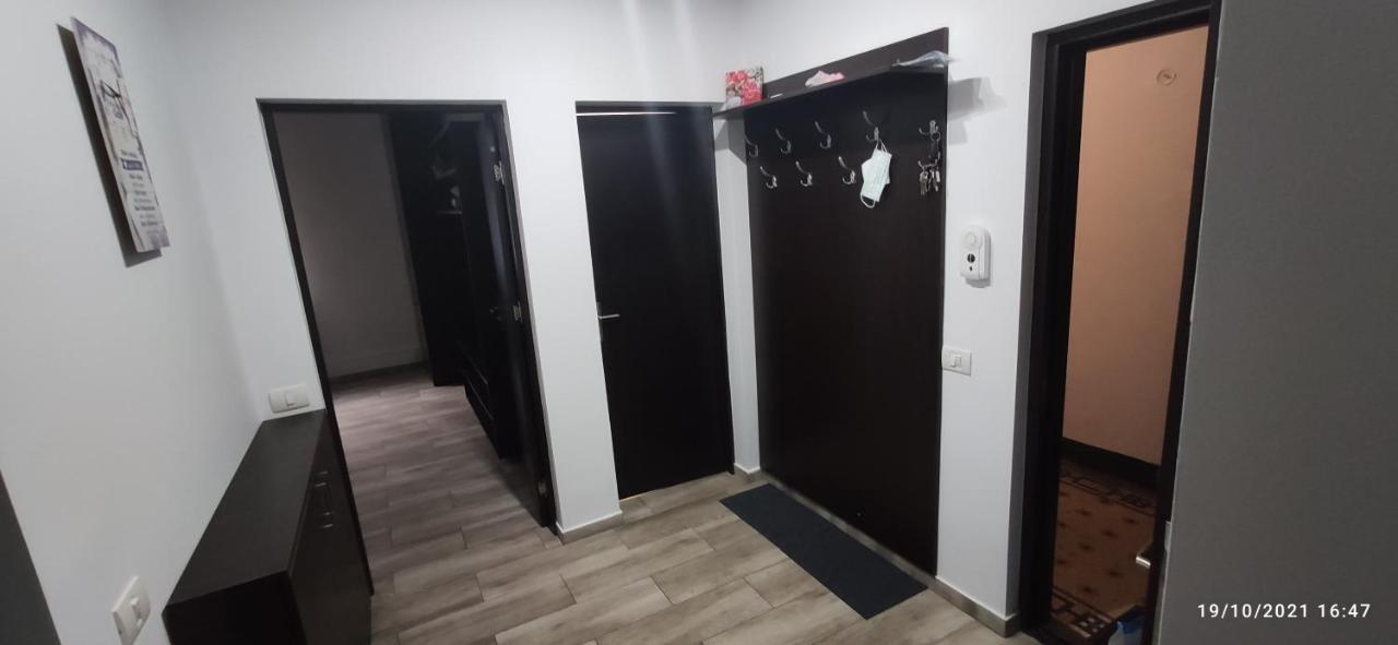 Christie'S 2 Central Apartment Bucarest Esterno foto