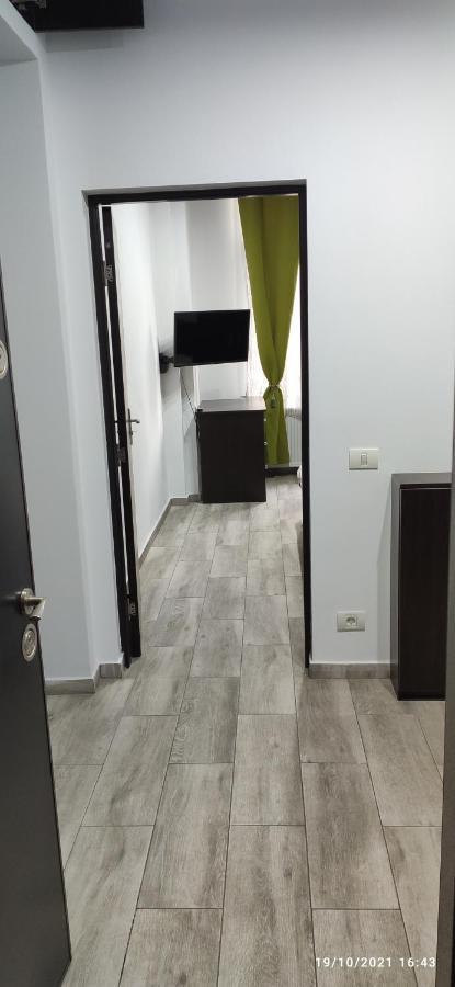 Christie'S 2 Central Apartment Bucarest Esterno foto